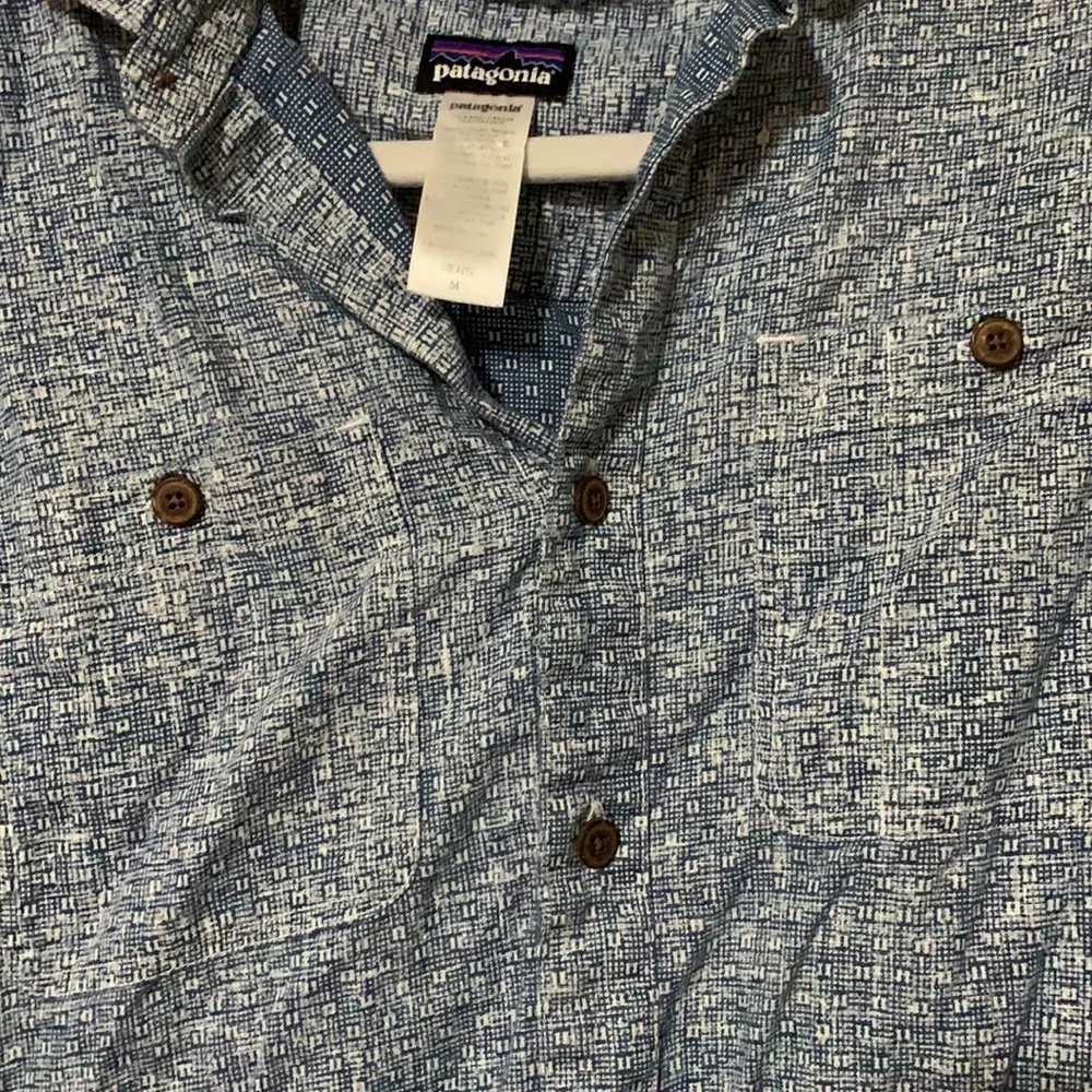 Men’s Patagonia Shirt - Picture 3 of 4